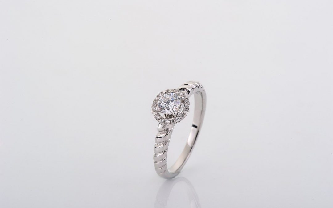 Comment choisir la bonne bague de fiançailles ?