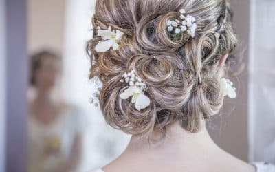 Choisir sa coiffure de mariage en fonction de votre tenue