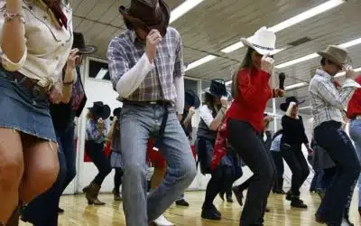 Plongée Profonde dans la Danse Country : Équipement Essentiel pour des Pas Enchantés au Far West