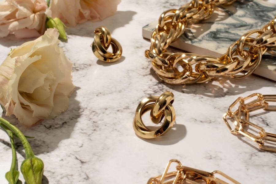 Comment procéder à la vente de bijoux en or ?