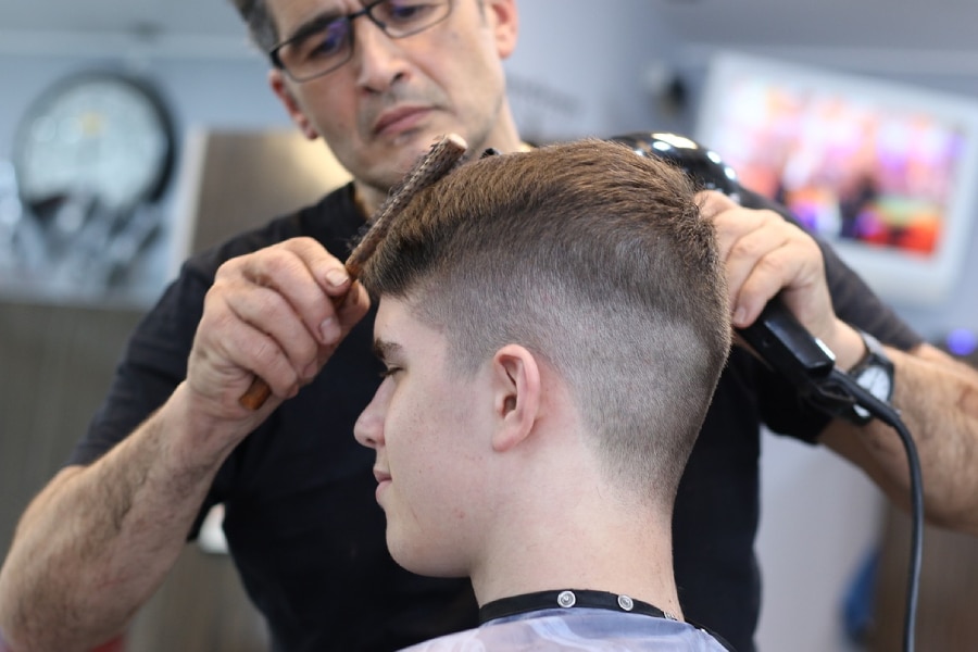 Découvrez les secrets des coiffeurs les plus prisés à Perpignan : Leur méthode, leur expertise et leur passion pour la beauté des cheveux
