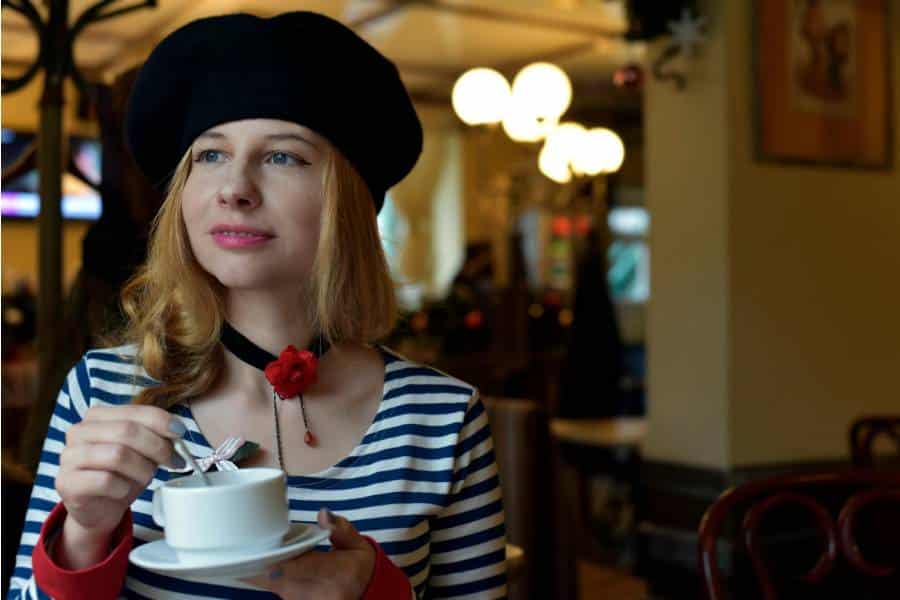 Les essentiels du style parisien : comment porter des pièces simples et élégantes ?