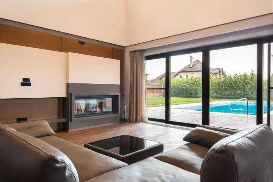 Baie coulissante PVC : Le choix idéal pour une maison lumineuse